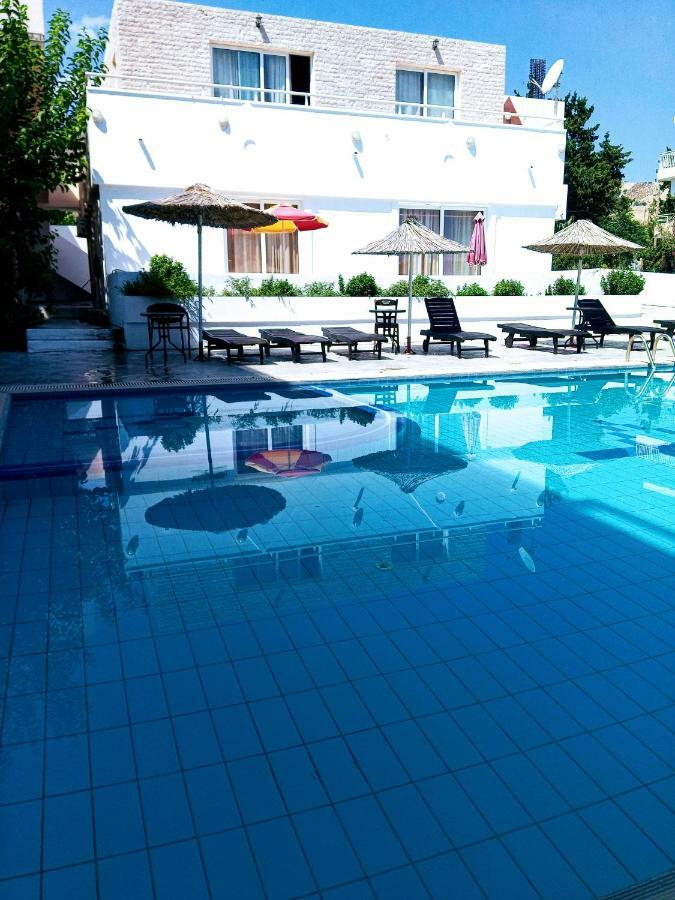 Saint Konstantin Beach Apartments Stegna エクステリア 写真